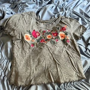 Hollister graphic tee. embroidered, crop top